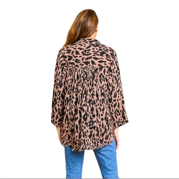 Umgee Animal Print Long Sleeve V-Neck Tunic Oversized Top - Picture 4 of 9